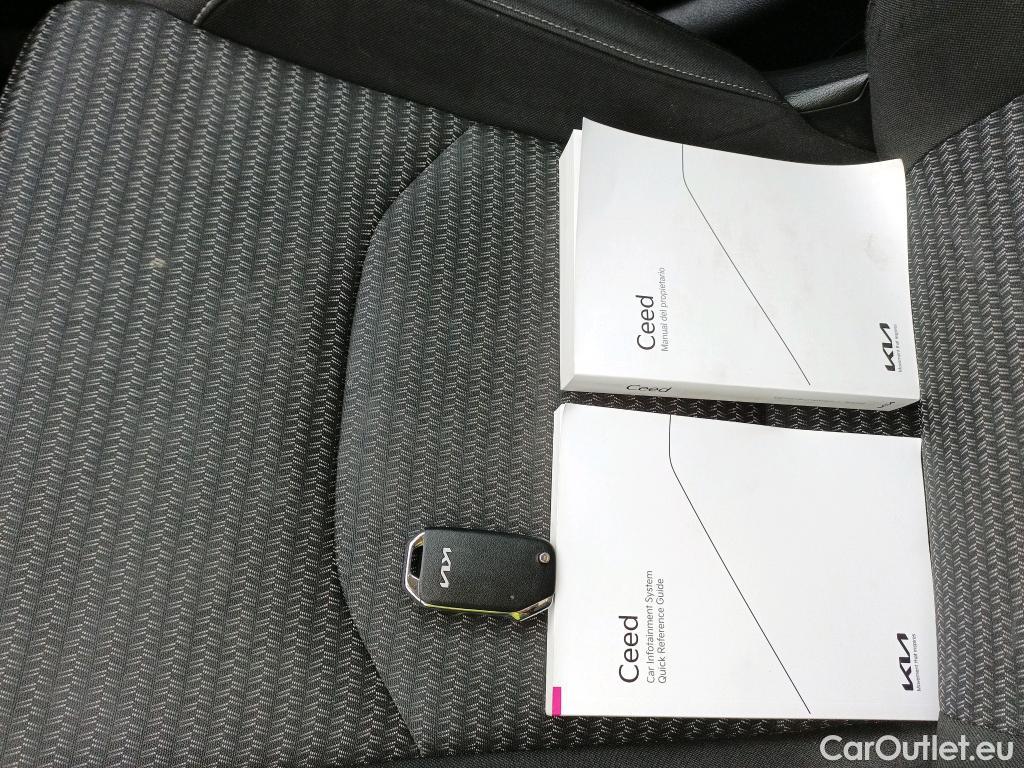  KIA  XCeed KIA  / 2022 / 5P / todoterreno 1.0 T-GDi Drive 88kW (120CV) #12