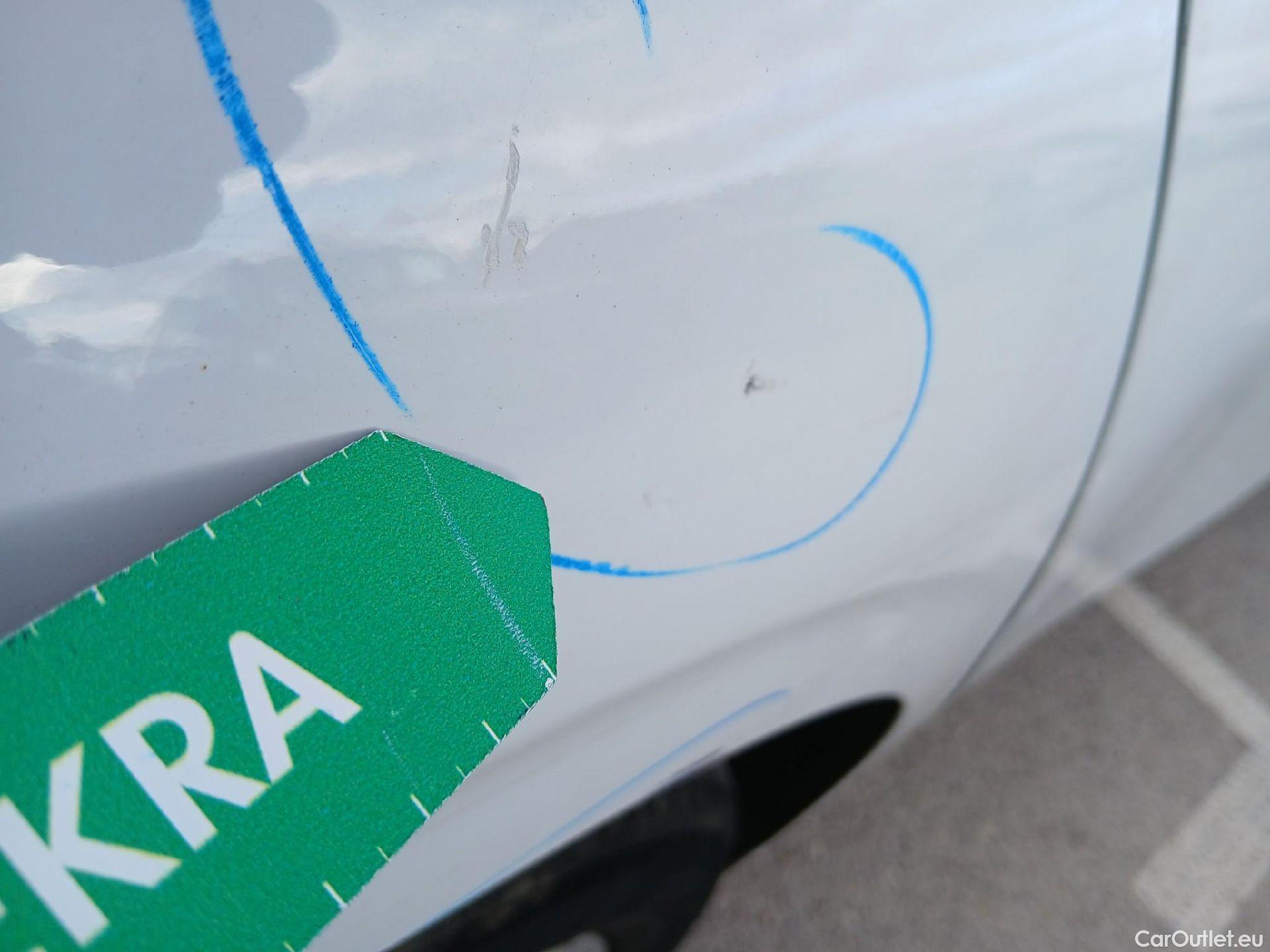  KIA  Cee'd KIA Ceed / 2021 / 5P / berlina con portón 1.0 MHEV 88kW (120CV) Drive DCT #32