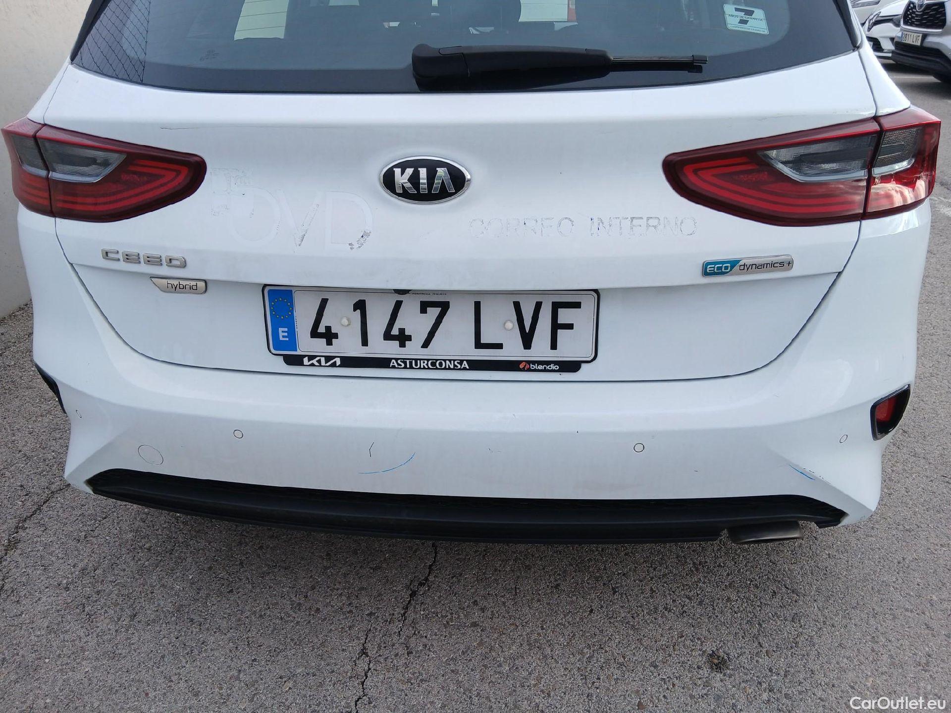  KIA  Cee'd KIA Ceed / 2021 / 5P / berlina con portón 1.0 MHEV 88kW (120CV) Drive DCT #29