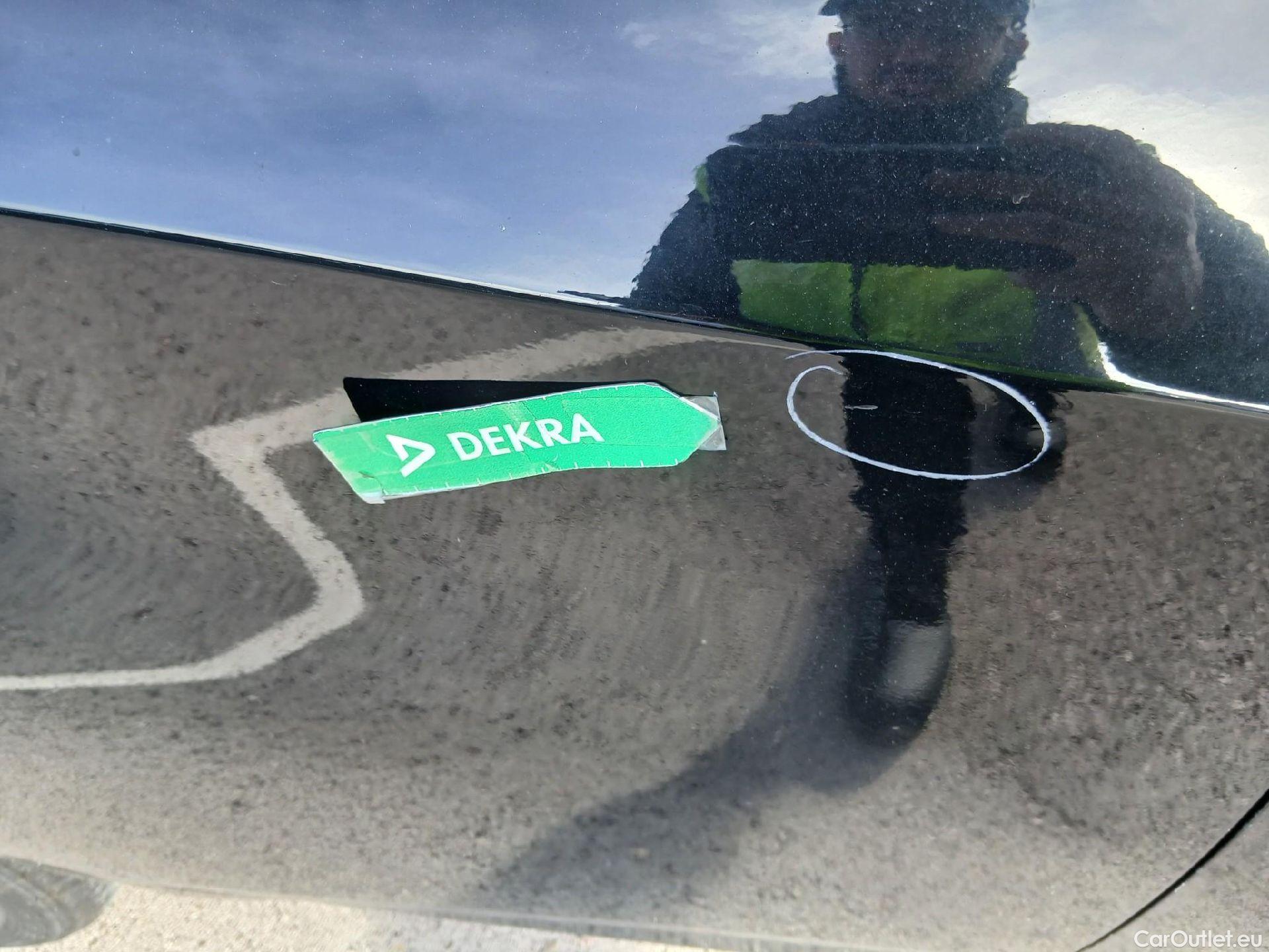  Nissan  Micra NISSAN  / 2017 / 5P / berlina con portón IG-T 68 kW (92 CV) E6D-F Acenta Sprint #31