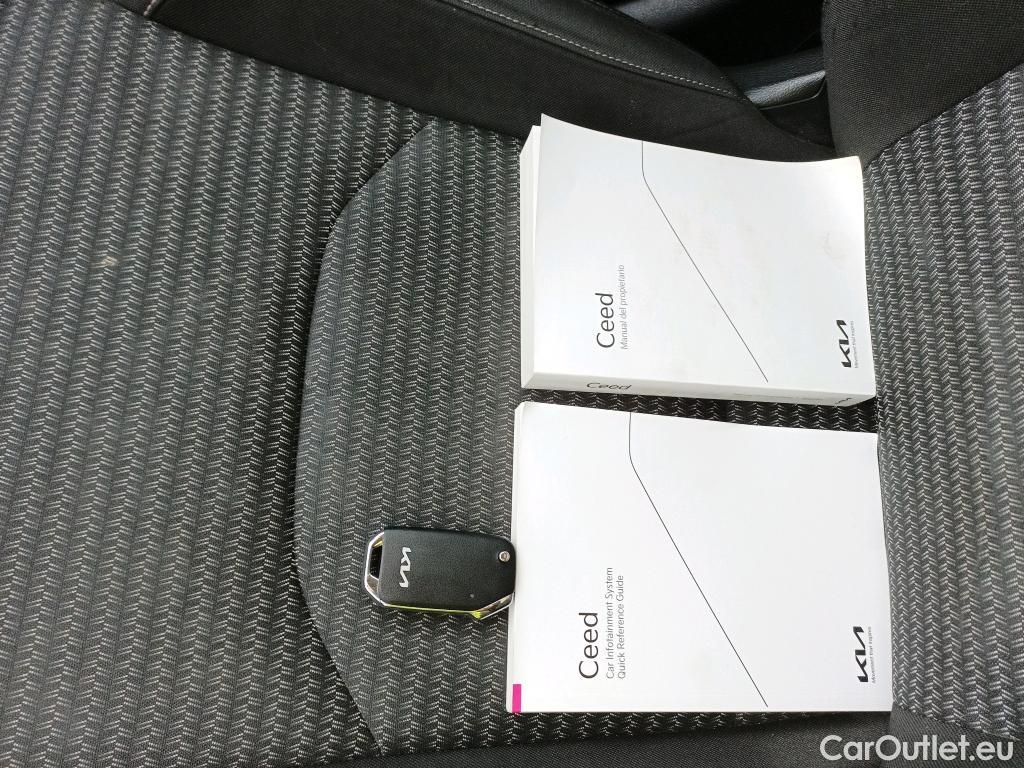  KIA  XCeed KIA  / 2022 / 5P / todoterreno 1.0 T-GDi Drive 88kW (120CV) #11