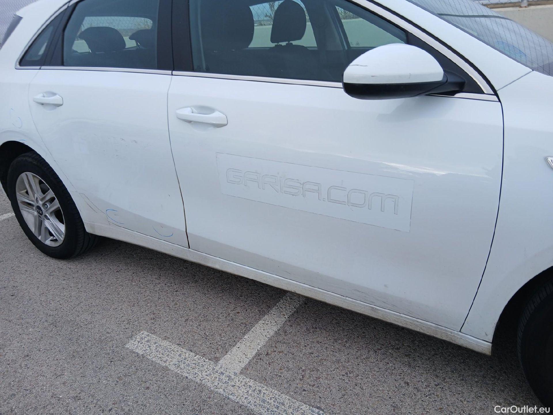  KIA  Cee'd KIA Ceed / 2021 / 5P / berlina con portón 1.0 MHEV 88kW (120CV) Drive DCT #37