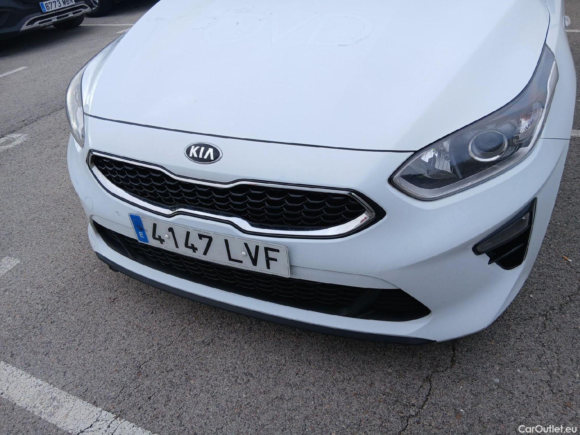  KIA  Cee'd KIA Ceed / 2021 / 5P / berlina con portón 1.0 MHEV 88kW (120CV) Drive DCT #5