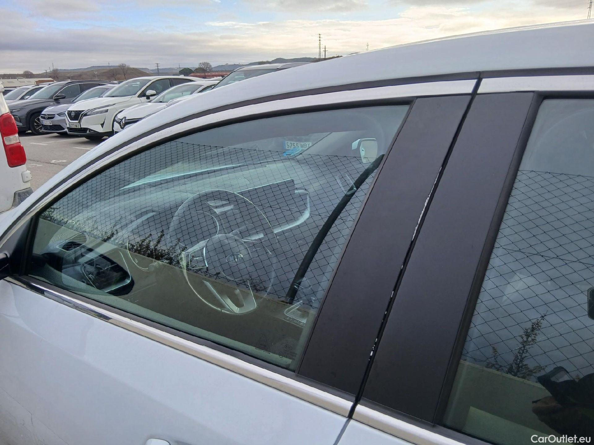  KIA  Cee'd KIA Ceed / 2021 / 5P / berlina con portón 1.0 MHEV 88kW (120CV) Drive DCT #19