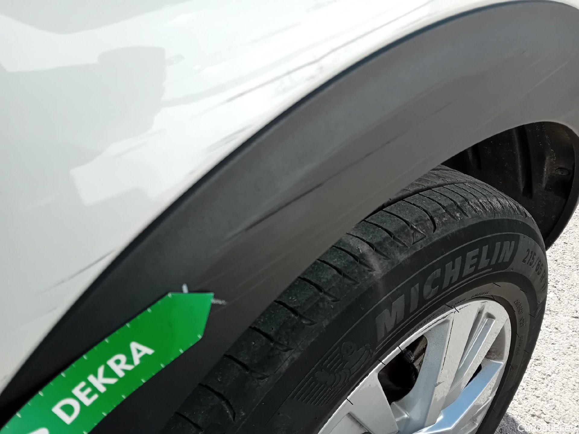  Peugeot  3008 PEUGEOT  / 2020 / 5P / todoterreno 1.5 BlueHDi 96kW (130CV) S&S Active Pack (AC4) #18