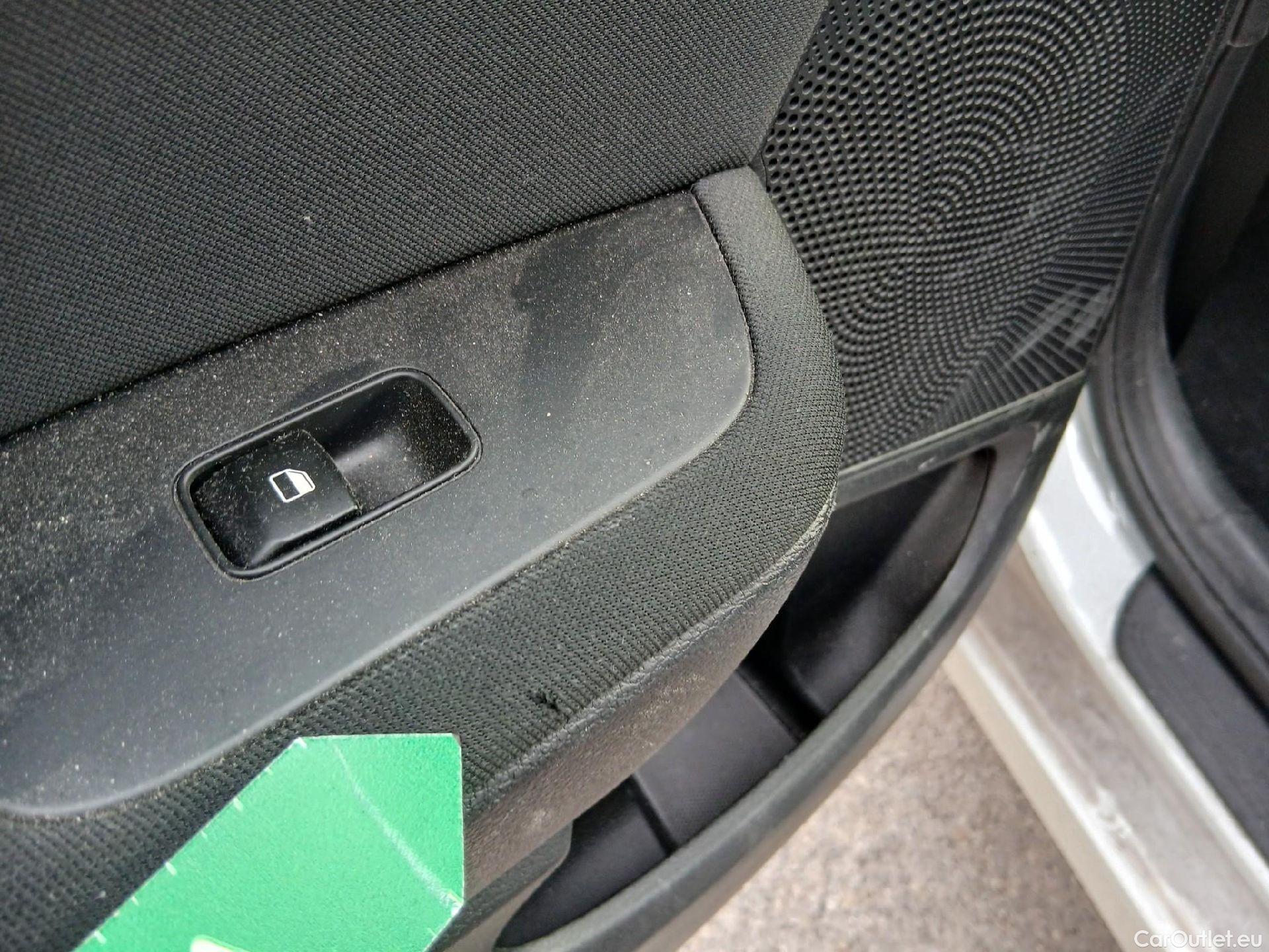  KIA  Cee'd KIA Ceed / 2021 / 5P / berlina con portón 1.0 MHEV 88kW (120CV) Drive DCT #26