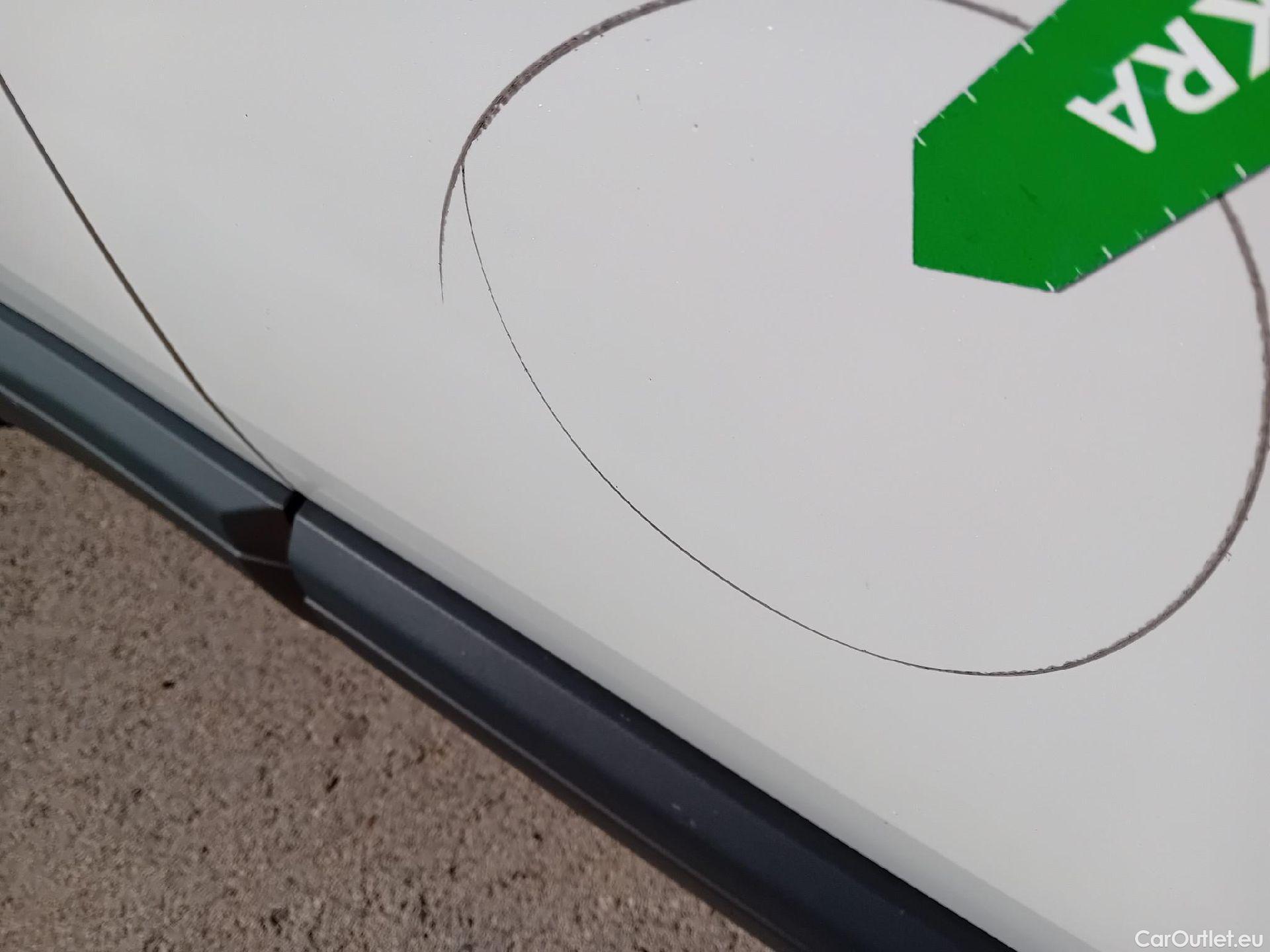  Peugeot  3008 PEUGEOT  / 2020 / 5P / todoterreno 1.5 BlueHDi 96kW (130CV) S&S Active Pack (AC4) #37