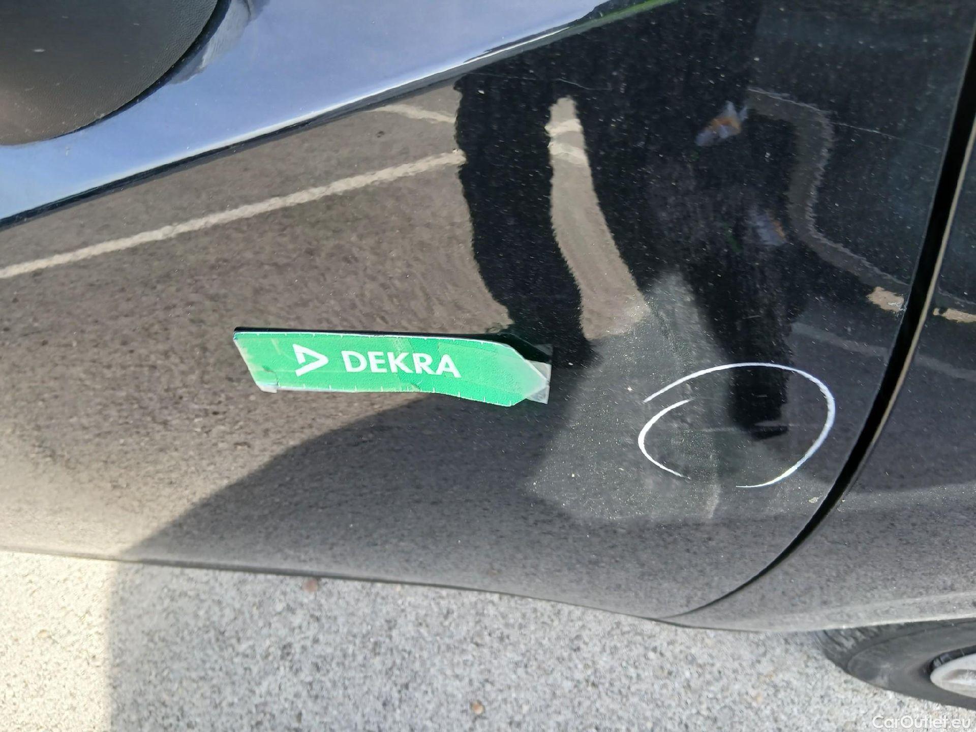  Nissan  Micra NISSAN  / 2017 / 5P / berlina con portón IG-T 68 kW (92 CV) E6D-F Acenta Sprint #33