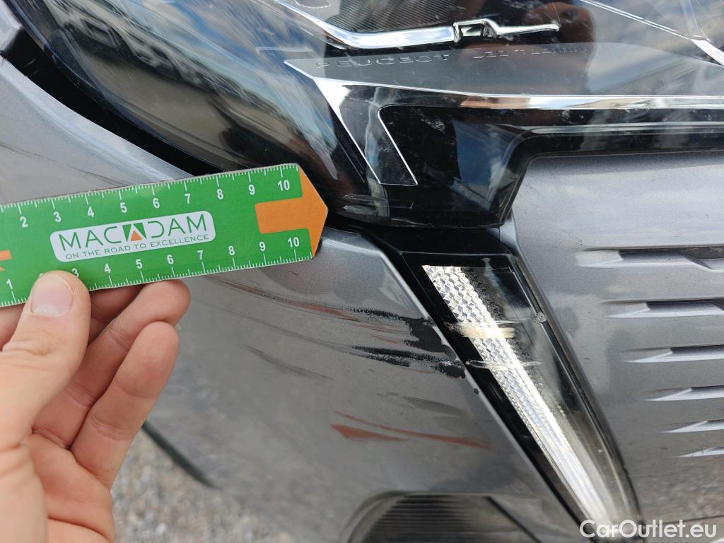  Peugeot  5008 PEUGEOT  / 2020 / 5P / todoterreno 1.5 BlueHDi 96kW S&S Active Pack EAT8 #68