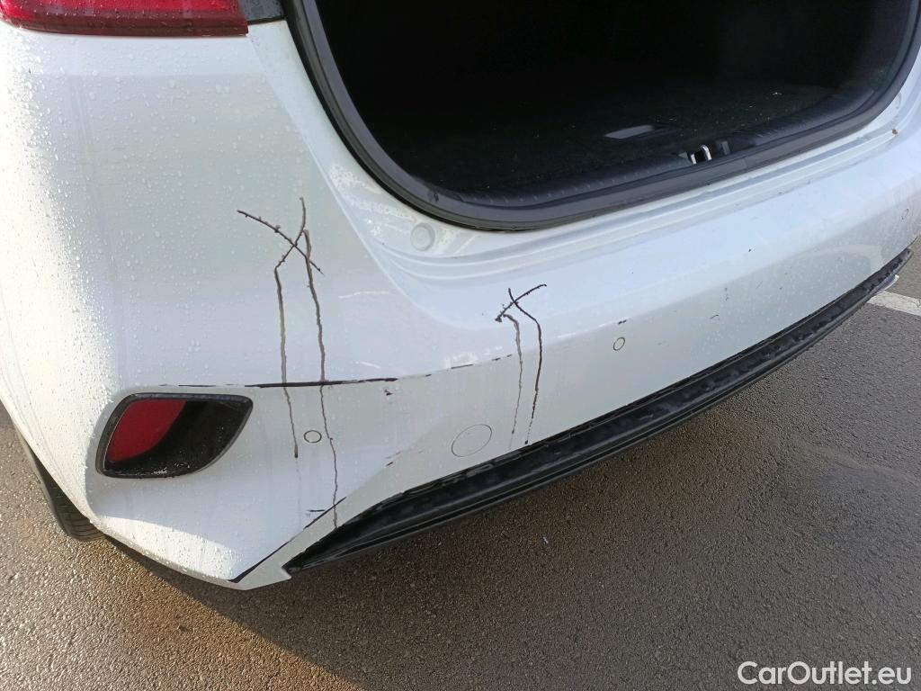  KIA  Cee'd KIA Ceed / 2018 / 5P / berlina con portón 1.0 T-GDi 74kW (100CV) Drive #10