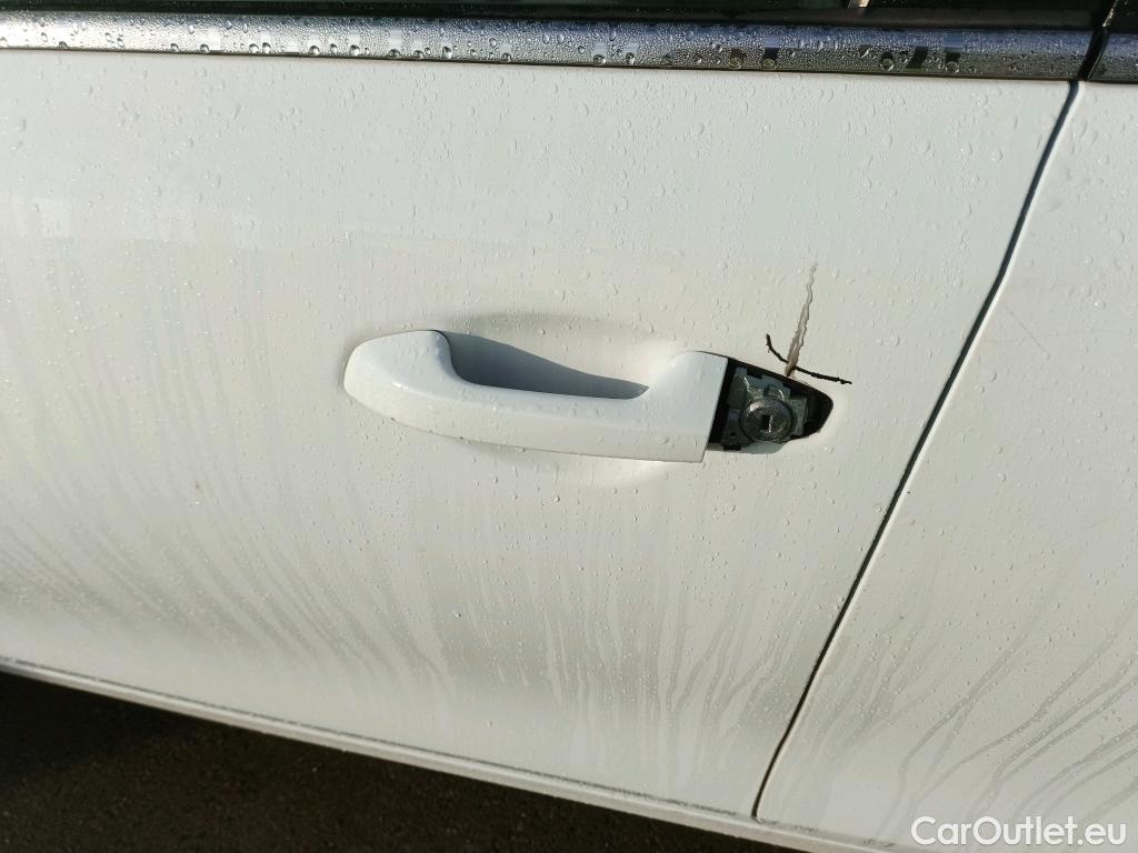  KIA  Cee'd KIA Ceed / 2018 / 5P / berlina con portón 1.0 T-GDi 74kW (100CV) Drive #3