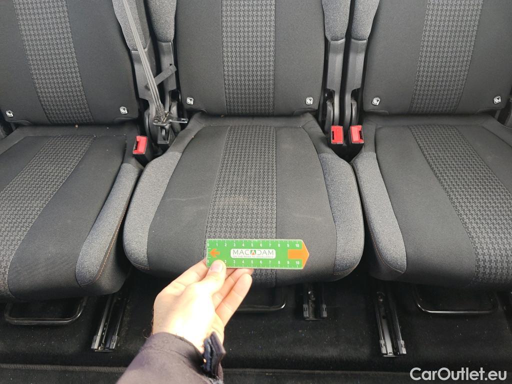  Peugeot  5008 PEUGEOT  / 2020 / 5P / todoterreno 1.5 BlueHDi 96kW S&S Active Pack EAT8 #71