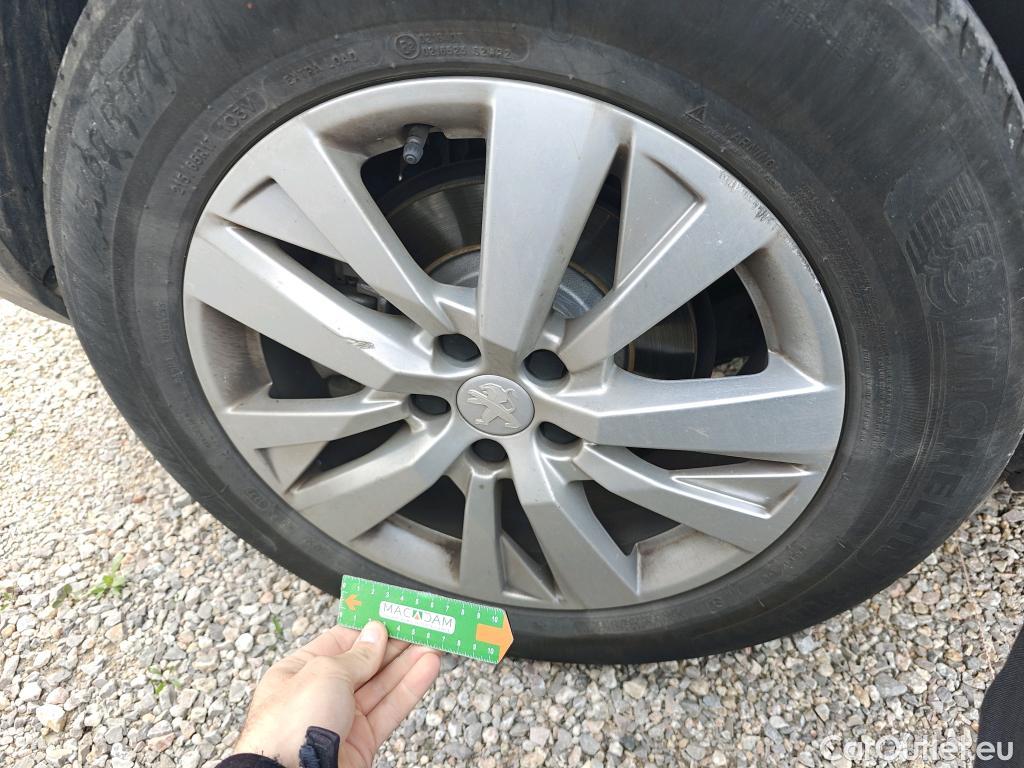  Peugeot  5008 PEUGEOT  / 2020 / 5P / todoterreno 1.5 BlueHDi 96kW S&S Active Pack EAT8 #23