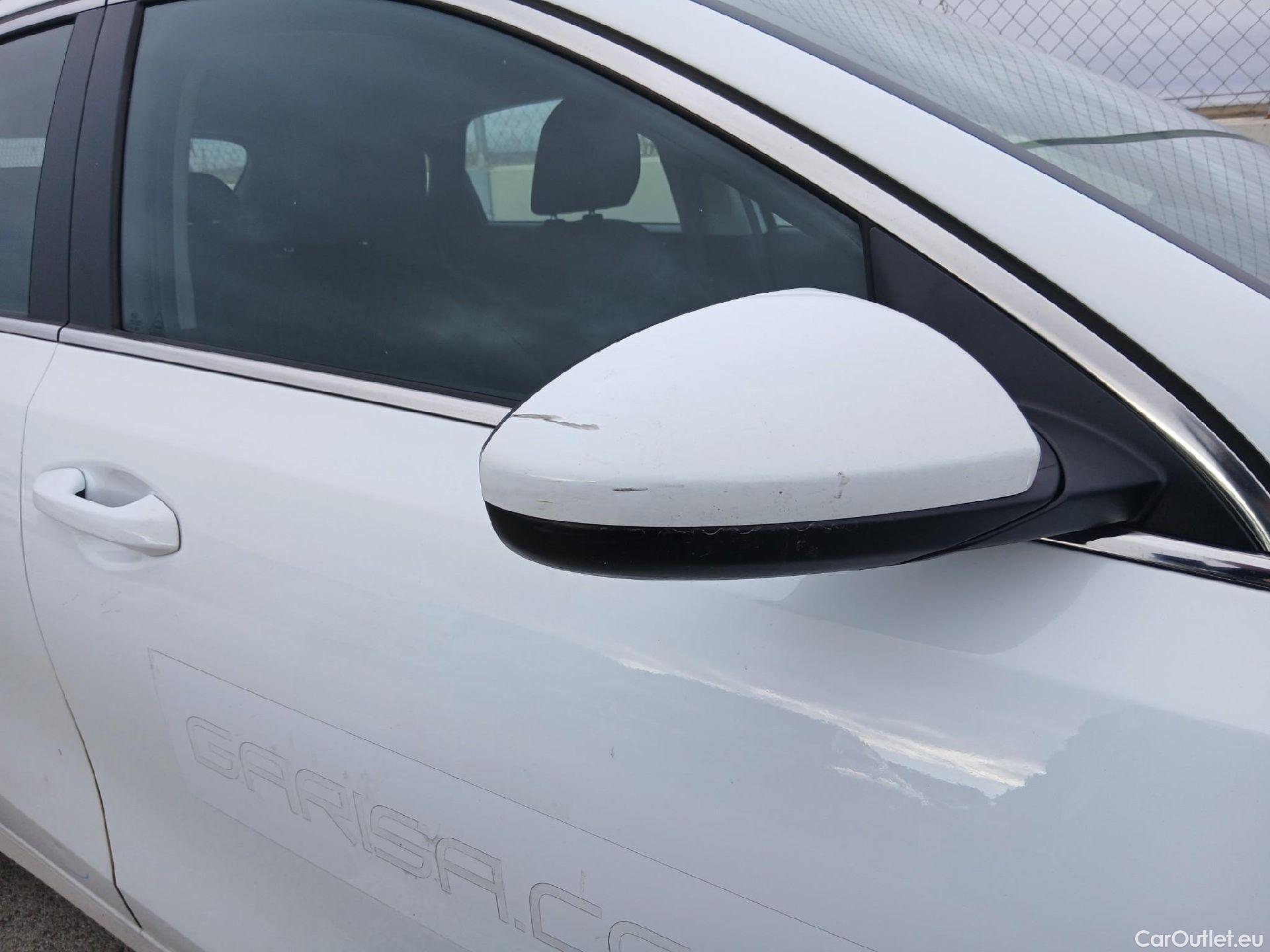  KIA  Cee'd KIA Ceed / 2021 / 5P / berlina con portón 1.0 MHEV 88kW (120CV) Drive DCT #40