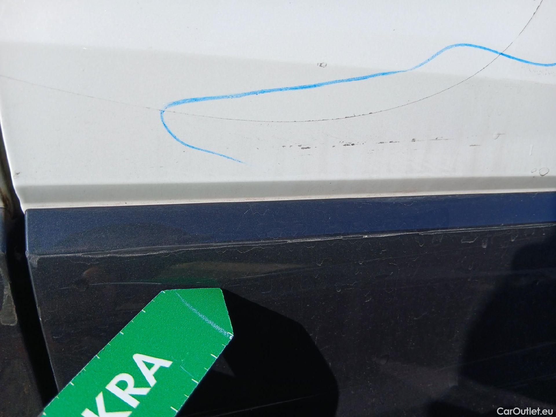  Audi  Q2 AUDI  / 2016 / 5P / todoterreno Design 30 TFSI 85kW (116CV) #28