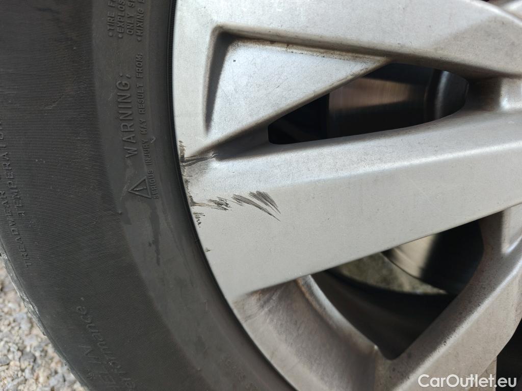  Peugeot  5008 PEUGEOT  / 2020 / 5P / todoterreno 1.5 BlueHDi 96kW S&S Active Pack EAT8 #28