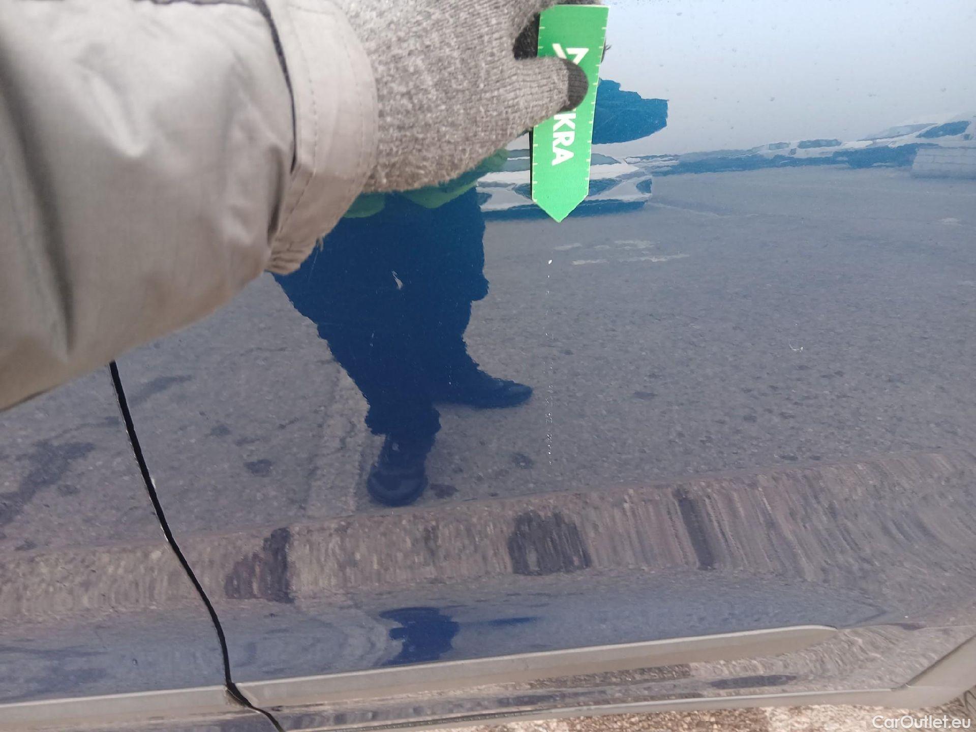  KIA  Niro KIA  / 2019 / 5P / crossover 1.6 GDi HEV 104kW (141CV) Drive #5