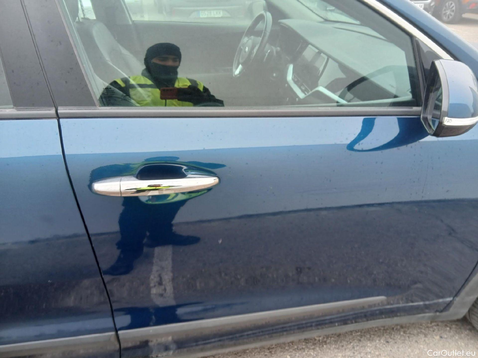  KIA  Niro KIA  / 2019 / 5P / crossover 1.6 GDi HEV 104kW (141CV) Drive #15