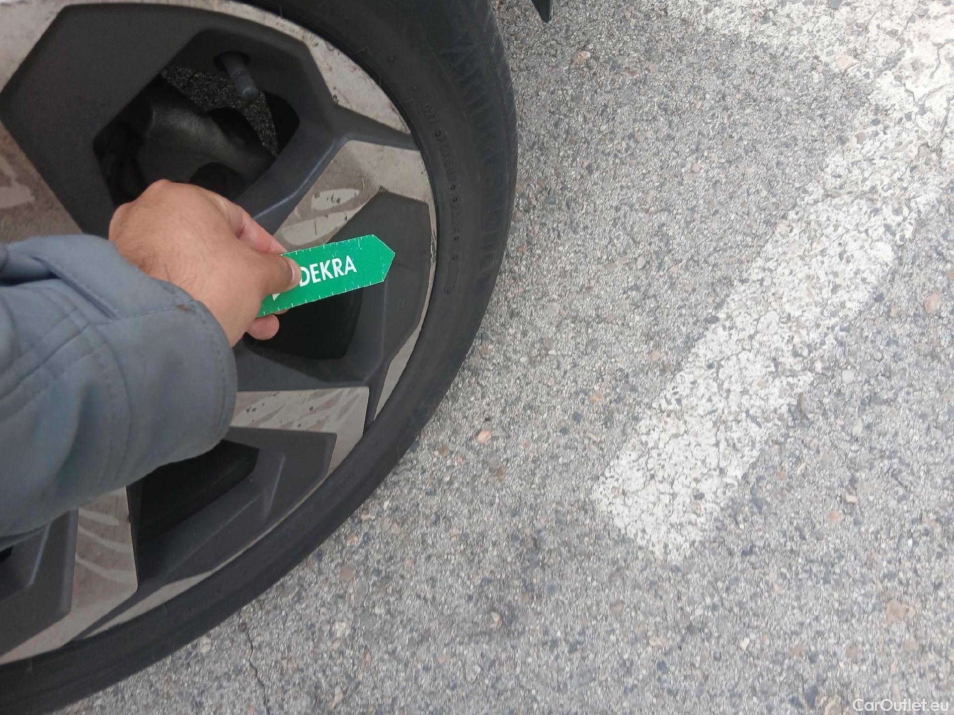  Nissan  Qashqai NISSAN  / 2021 / 5P / todoterreno DIG-T 116kW Xtronic N-Connecta #20