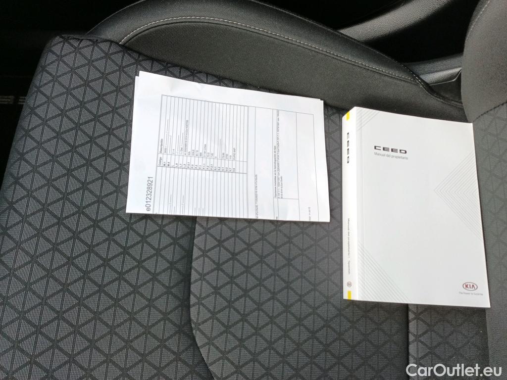 KIA  Cee'd KIA Ceed / 2018 / 5P / berlina con portón 1.0 T-GDi 74kW (100CV) Drive #5