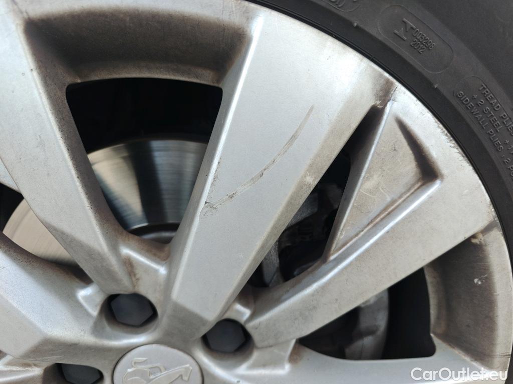  Peugeot  5008 PEUGEOT  / 2020 / 5P / todoterreno 1.5 BlueHDi 96kW S&S Active Pack EAT8 #26