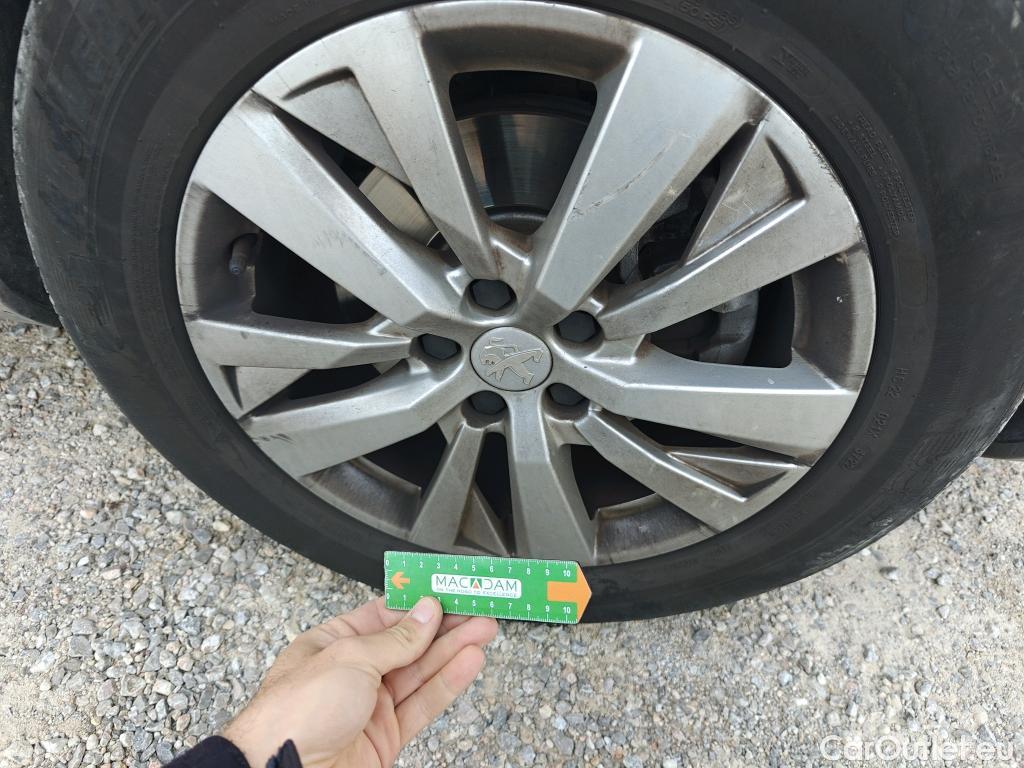  Peugeot  5008 PEUGEOT  / 2020 / 5P / todoterreno 1.5 BlueHDi 96kW S&S Active Pack EAT8 #25