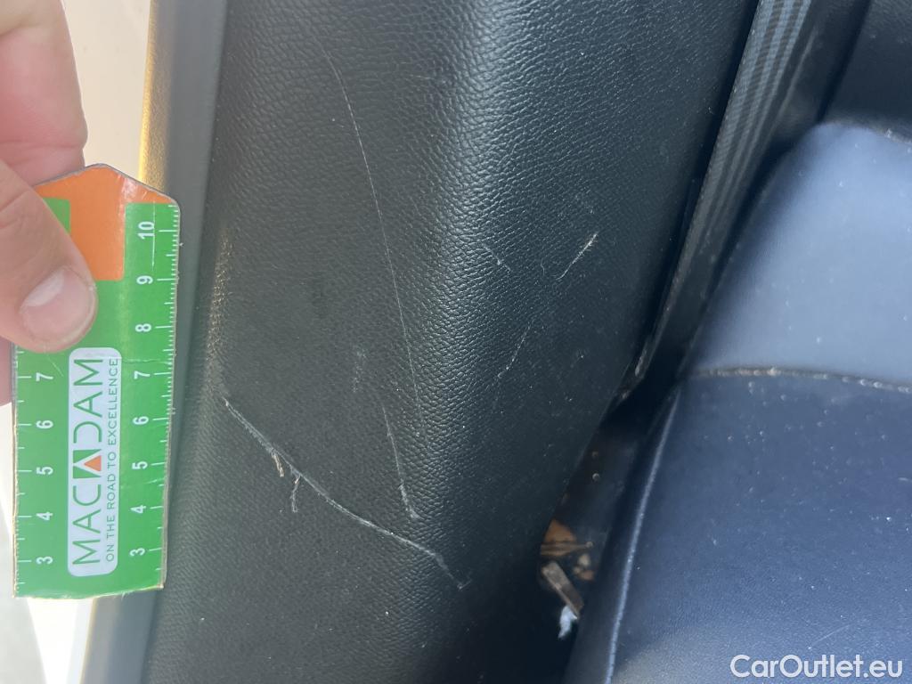  Peugeot  2008 PEUGEOT  / 2019 / 5P / todoterreno Allure BlueHDI 100 S&S BVM6 (CX) #14