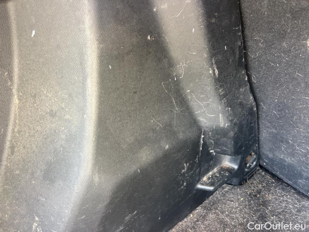  Peugeot  2008 PEUGEOT  / 2019 / 5P / todoterreno Allure BlueHDI 100 S&S BVM6 (CX) #10