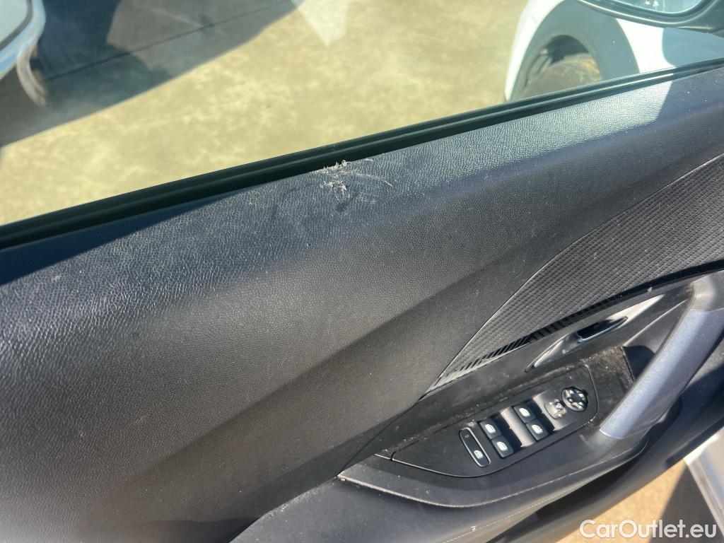  Peugeot  2008 PEUGEOT  / 2019 / 5P / todoterreno Allure BlueHDI 100 S&S BVM6 (CX) #15