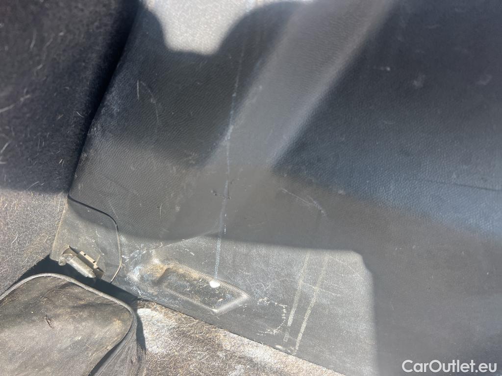  Peugeot  2008 PEUGEOT  / 2019 / 5P / todoterreno Allure BlueHDI 100 S&S BVM6 (CX) #12