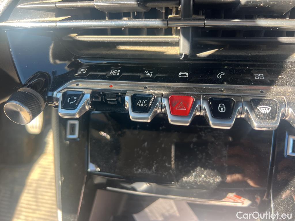  Peugeot  2008 PEUGEOT  / 2019 / 5P / todoterreno Allure BlueHDI 100 S&S BVM6 (CX) #29