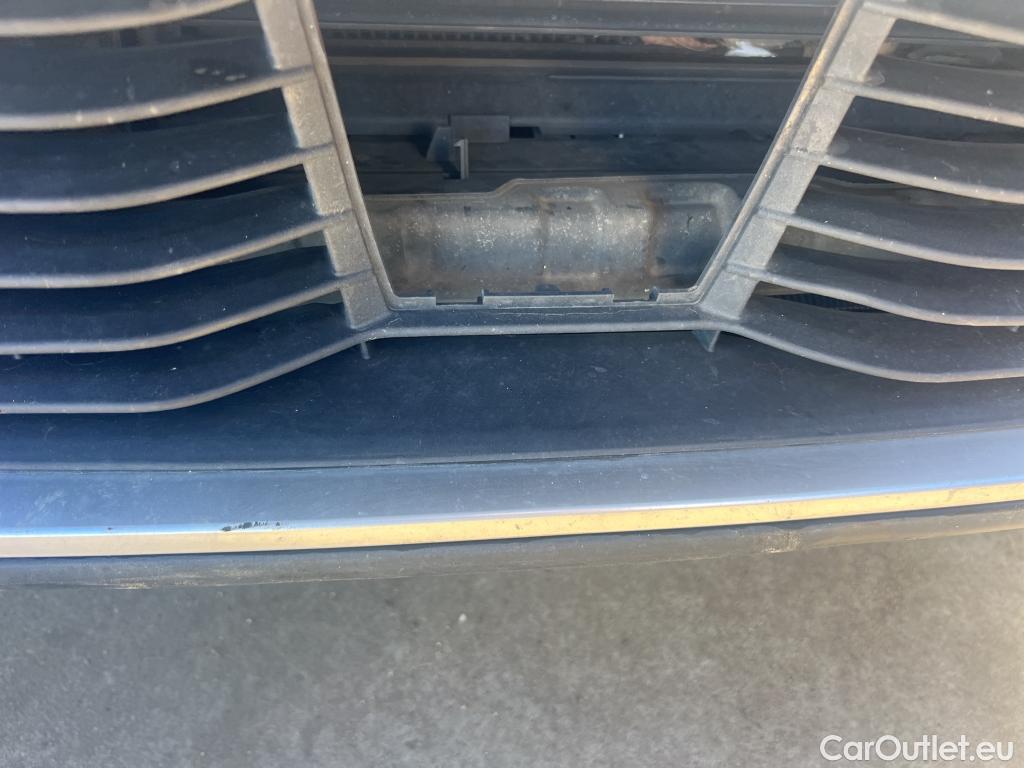  Peugeot  2008 PEUGEOT  / 2019 / 5P / todoterreno Allure BlueHDI 100 S&S BVM6 (CX) #2