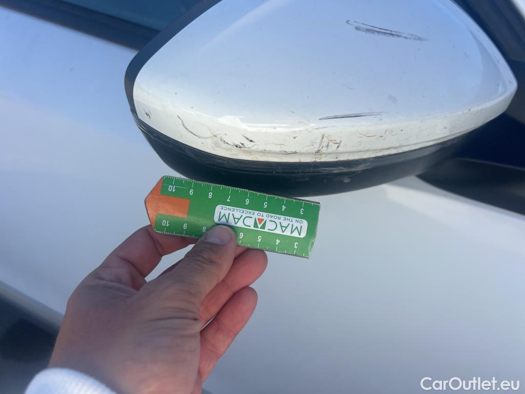  Peugeot  2008 PEUGEOT  / 2019 / 5P / todoterreno Allure BlueHDI 100 S&S BVM6 (CX) #31