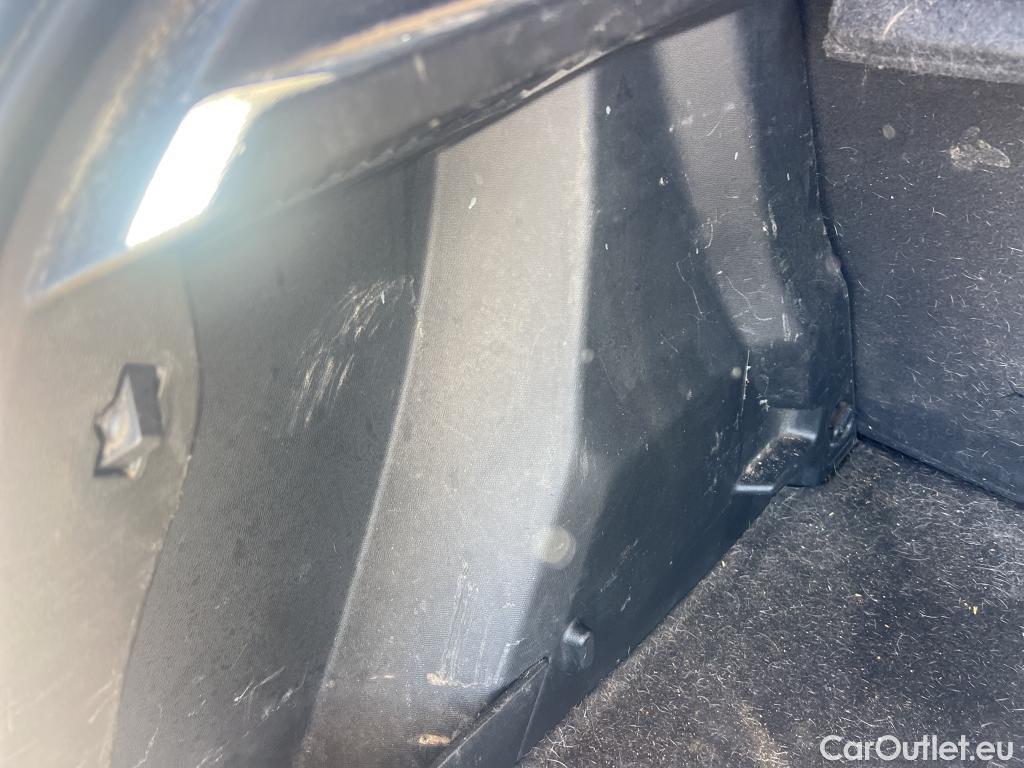  Peugeot  2008 PEUGEOT  / 2019 / 5P / todoterreno Allure BlueHDI 100 S&S BVM6 (CX) #9