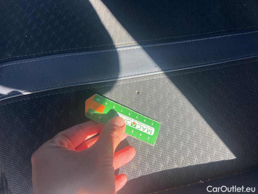  Peugeot  2008 PEUGEOT  / 2019 / 5P / todoterreno Allure BlueHDI 100 S&S BVM6 (CX) #4