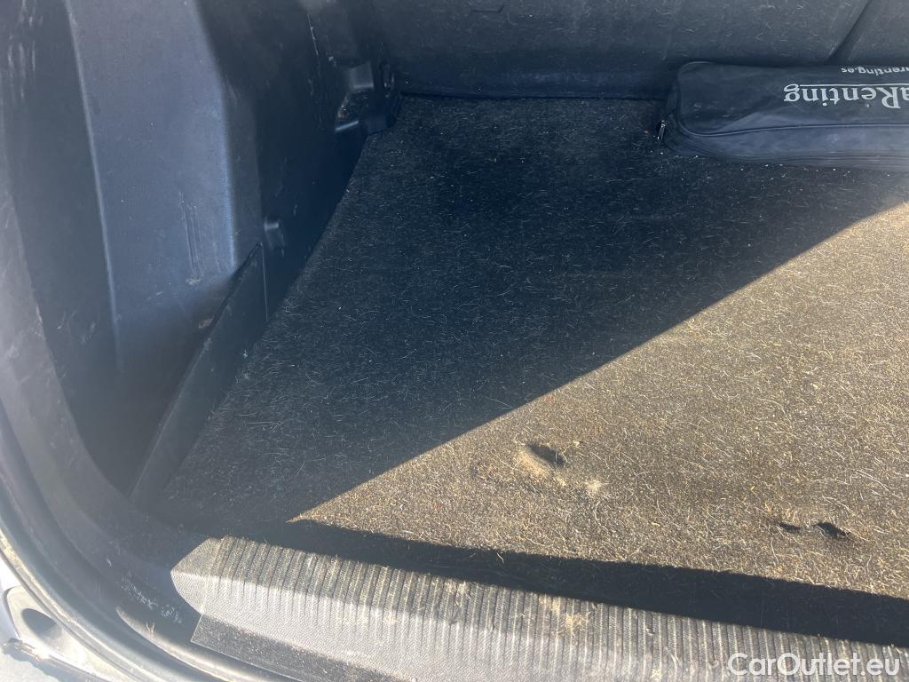  Peugeot  2008 PEUGEOT  / 2019 / 5P / todoterreno Allure BlueHDI 100 S&S BVM6 (CX) #5