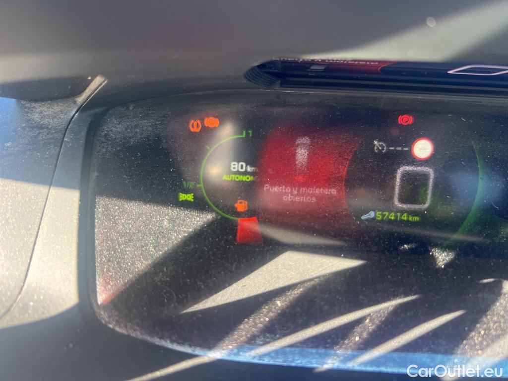  Peugeot  2008 PEUGEOT  / 2019 / 5P / todoterreno Allure BlueHDI 100 S&S BVM6 (CX) #32