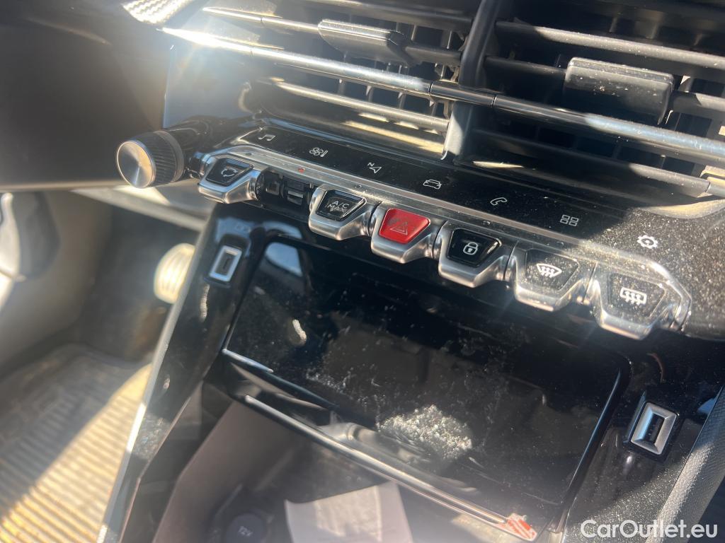  Peugeot  2008 PEUGEOT  / 2019 / 5P / todoterreno Allure BlueHDI 100 S&S BVM6 (CX) #28