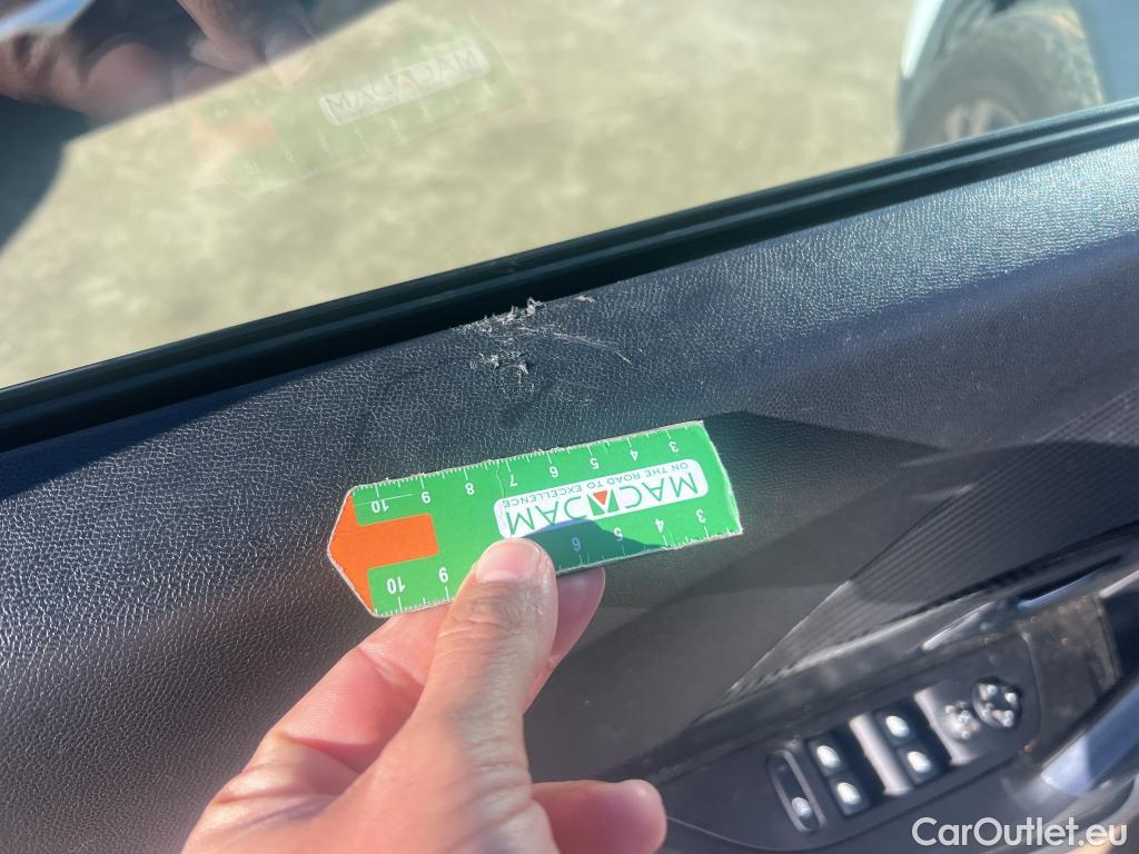  Peugeot  2008 PEUGEOT  / 2019 / 5P / todoterreno Allure BlueHDI 100 S&S BVM6 (CX) #16