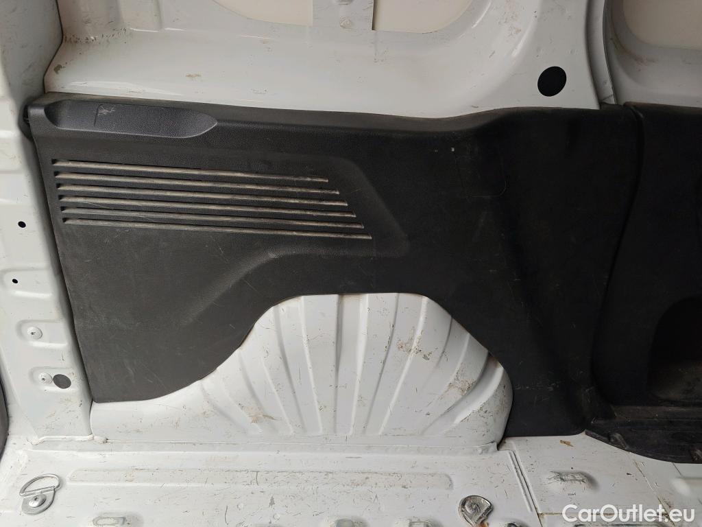  Opel  Combo OPEL  / 2018 / 3P / furgón derivado de turismo Cargo L 1000kg Diesel 1.5 100HP S&S MT E (AC) #45