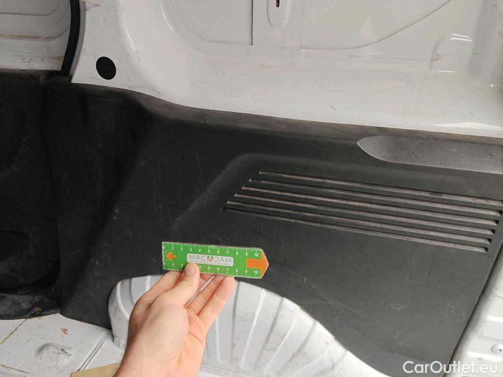  Opel  Combo OPEL  / 2018 / 3P / furgón derivado de turismo Cargo L 1000kg Diesel 1.5 100HP S&S MT E (AC) #46