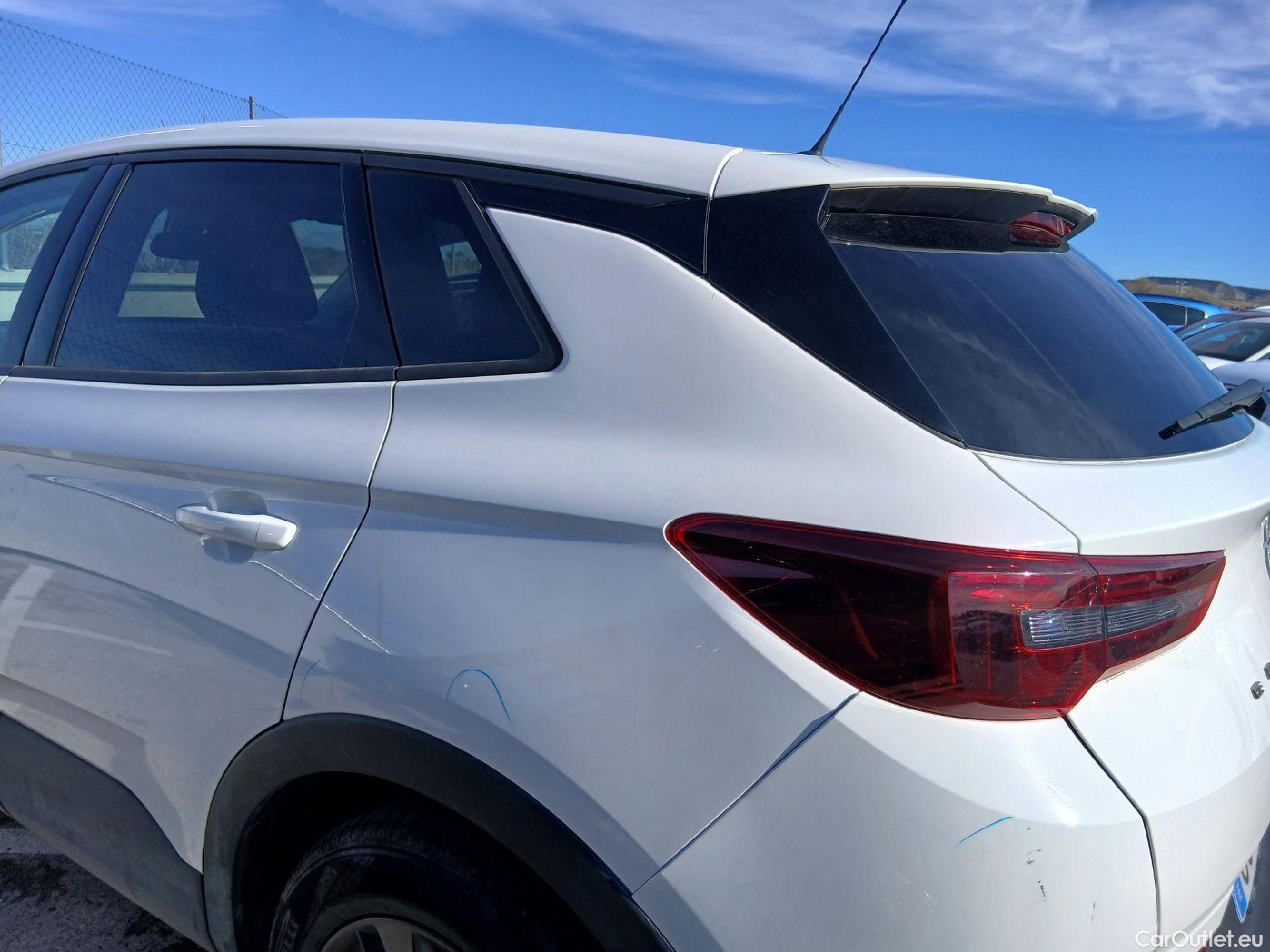  Opel   Grandland X OPEL Grandland / 2021 / 5P / todoterreno 1.5 CDTi Business Edition Auto #16