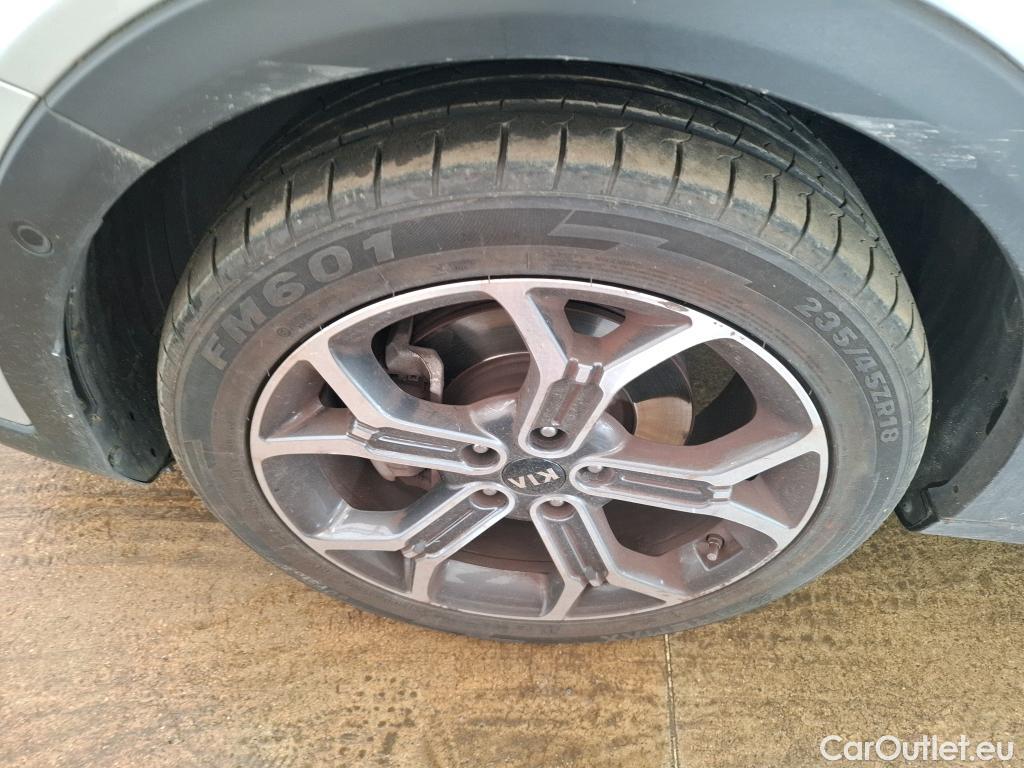  KIA  XCeed KIA  / 2019 / 5P / Crossover 1.6 GDI ISG ISG PHEV DESIGN DCT6 #39