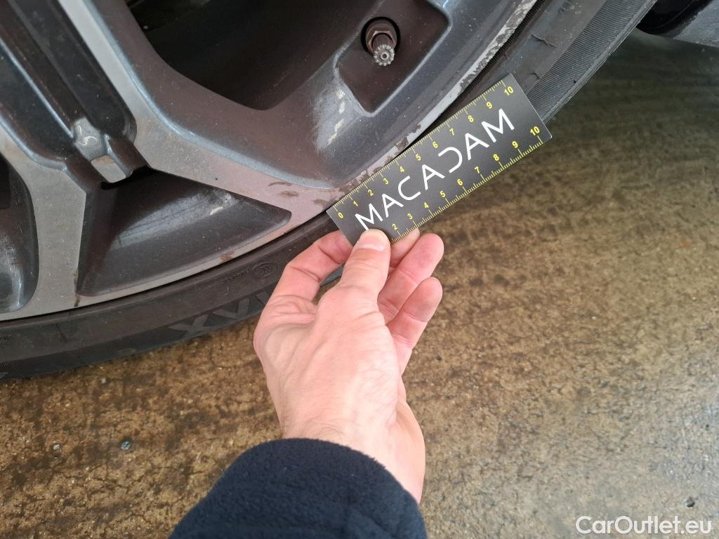  KIA  XCeed KIA  / 2019 / 5P / Crossover 1.6 GDI ISG ISG PHEV DESIGN DCT6 #41