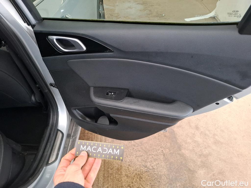  KIA  XCeed KIA  / 2019 / 5P / Crossover 1.6 GDI ISG ISG PHEV DESIGN DCT6 #45