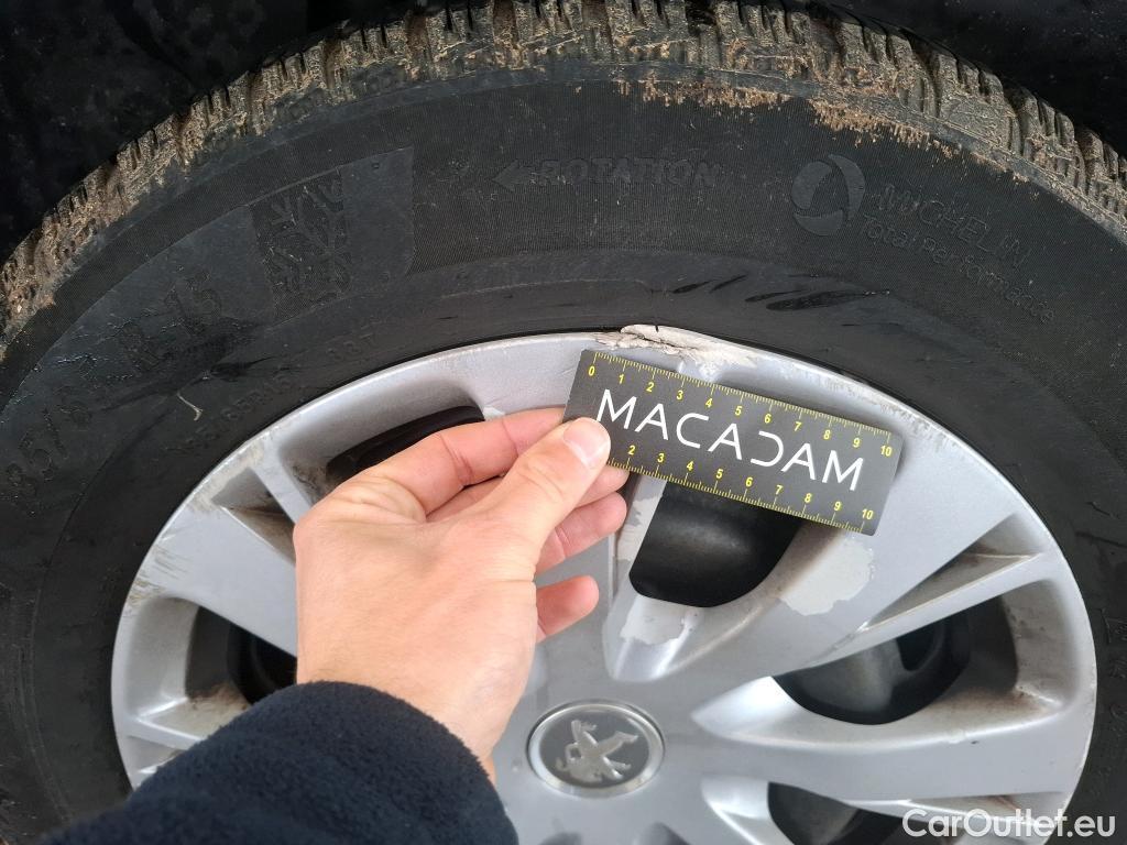  Peugeot  208  Affaire Premium Pack 1.5 HDi 100CV BVM5 E6dT #40