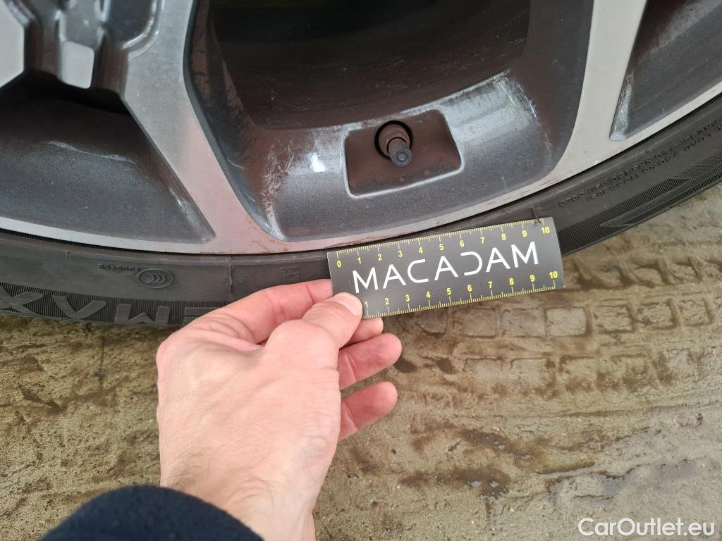  KIA  XCeed KIA  / 2019 / 5P / Crossover 1.6 GDI ISG ISG PHEV DESIGN DCT6 #38