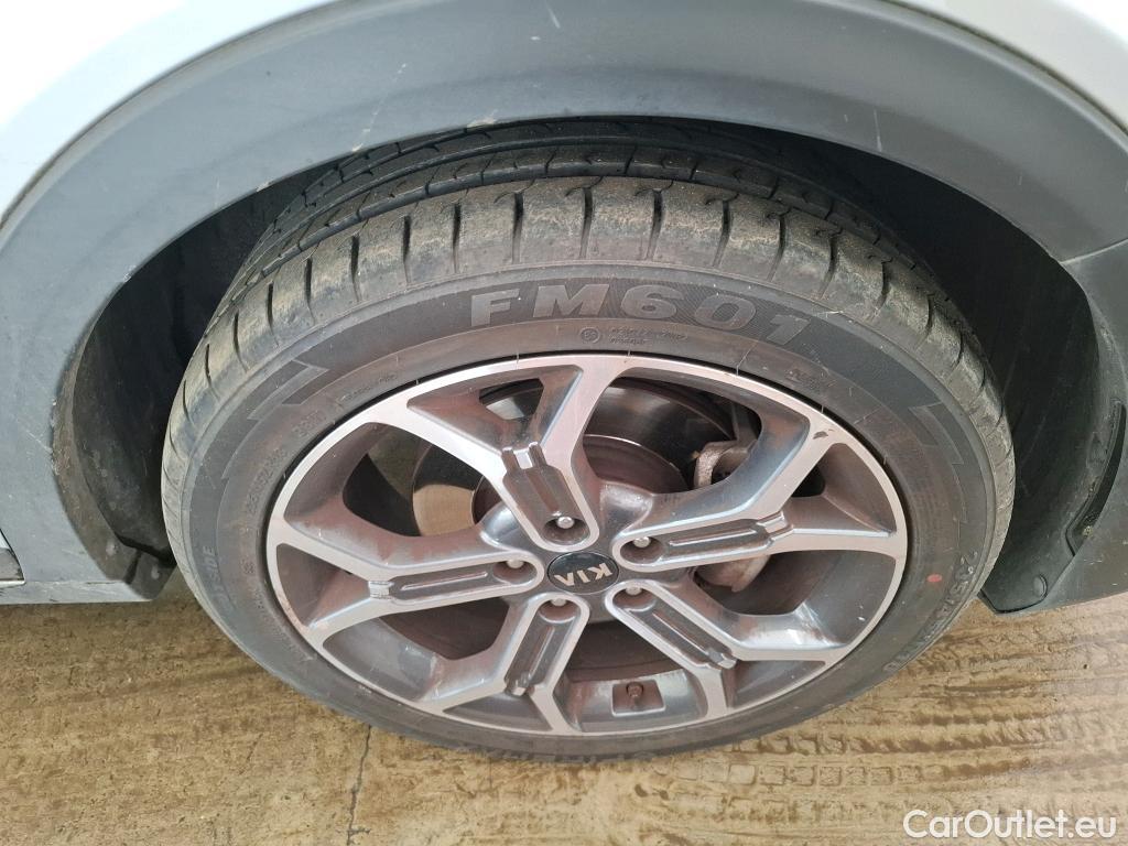  KIA  XCeed KIA  / 2019 / 5P / Crossover 1.6 GDI ISG ISG PHEV DESIGN DCT6 #34