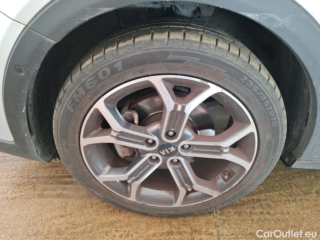  KIA  XCeed KIA  / 2019 / 5P / Crossover 1.6 GDI ISG ISG PHEV DESIGN DCT6 #40