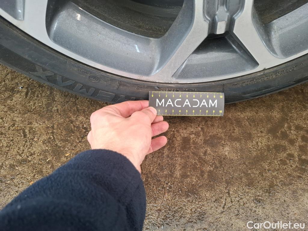  KIA  XCeed KIA  / 2019 / 5P / Crossover 1.6 GDI ISG ISG PHEV DESIGN DCT6 #8